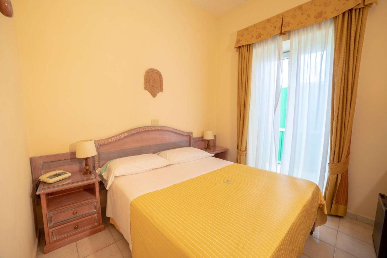איסקיה Hotel Royal Terme מראה חיצוני תמונה