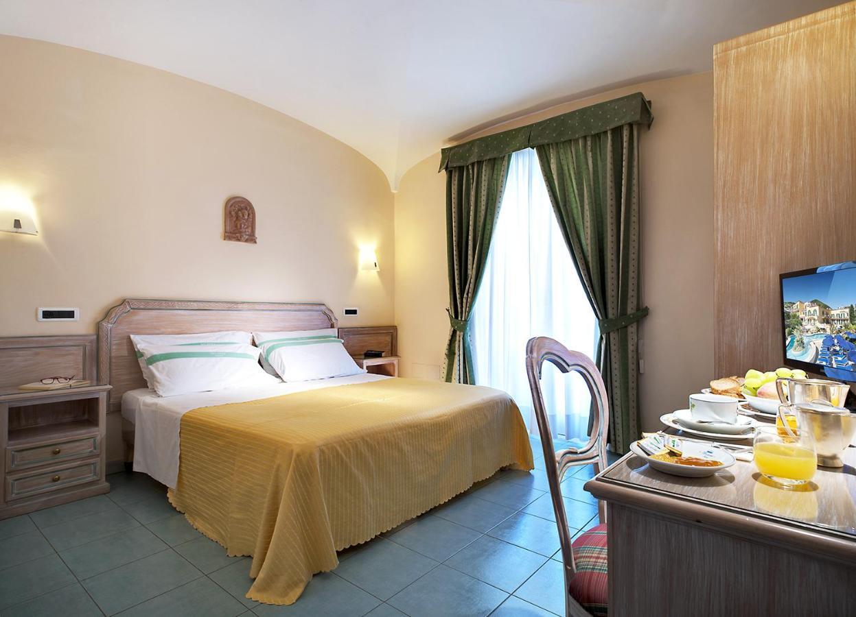 איסקיה Hotel Royal Terme מראה חיצוני תמונה